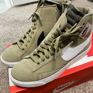 Woman’s blazer mid rebel Khaki size 8